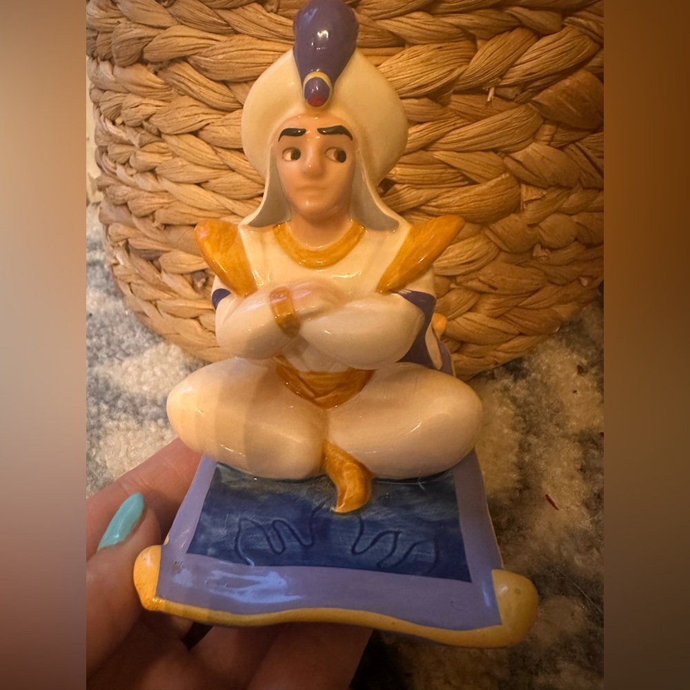 Disney Aladdin  Figurine on Magic Carpet